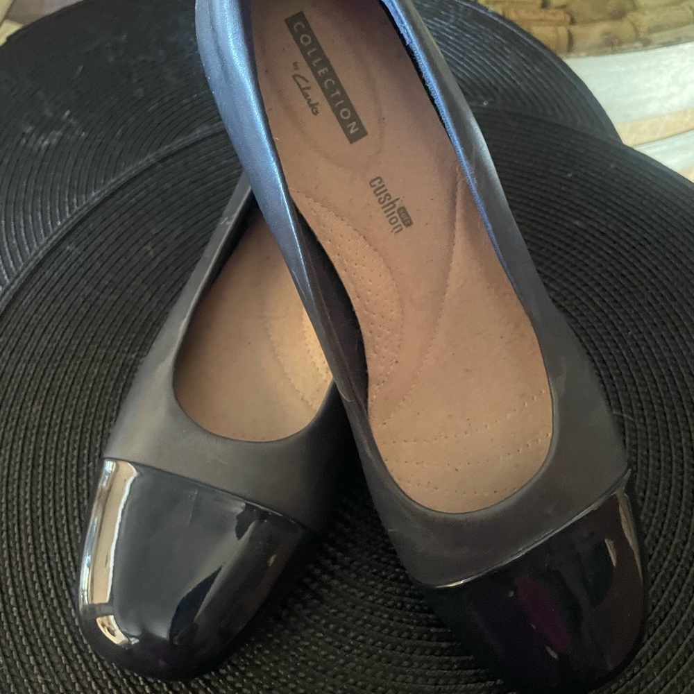 NWOB Clark’s Collection Leather/ Patent Leather Classic Low Heeled Pumps 8M